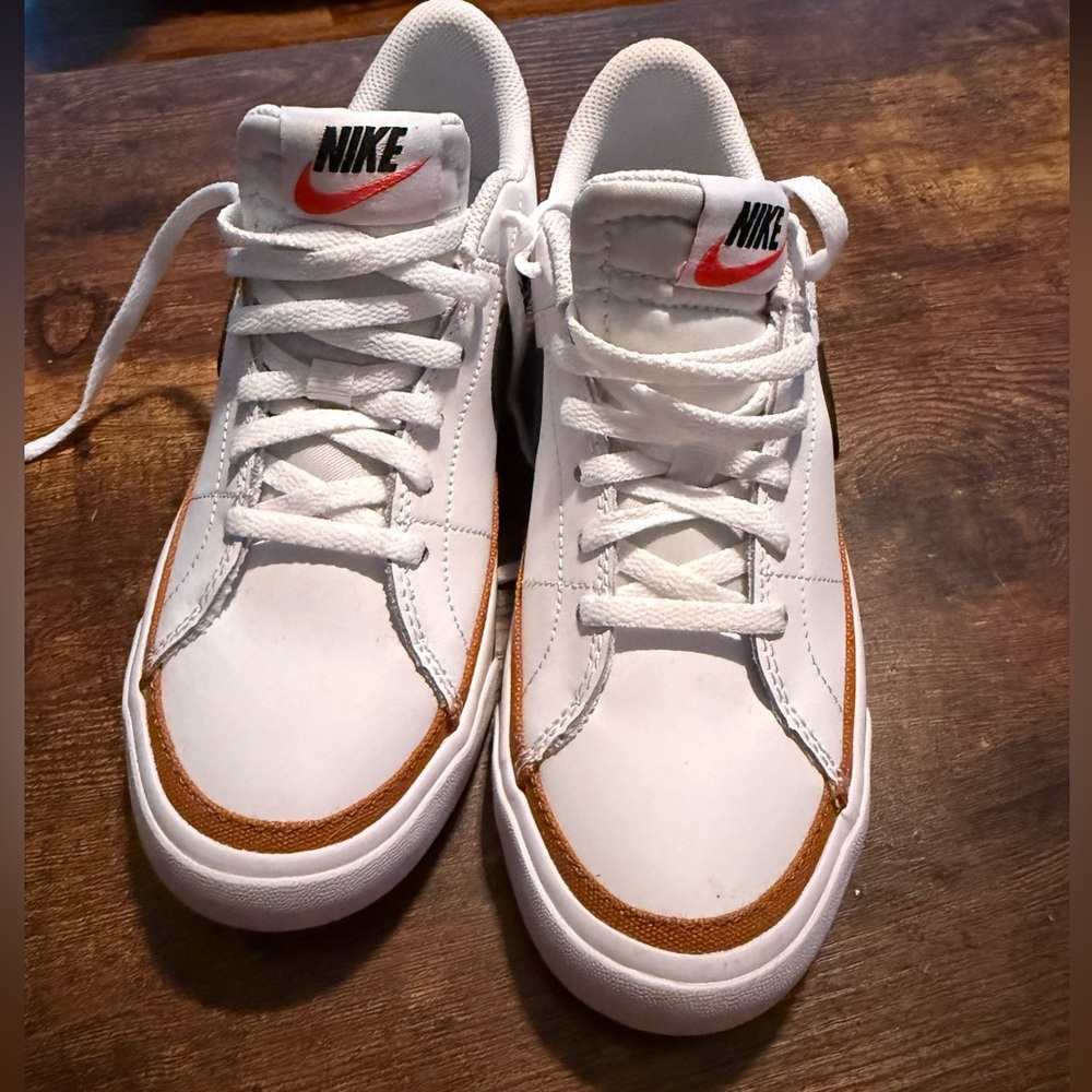 Nike Court Legacy